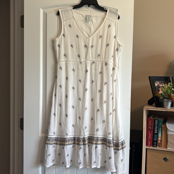Embroidered Sundress. Size 14p - Picture 3 of 12
